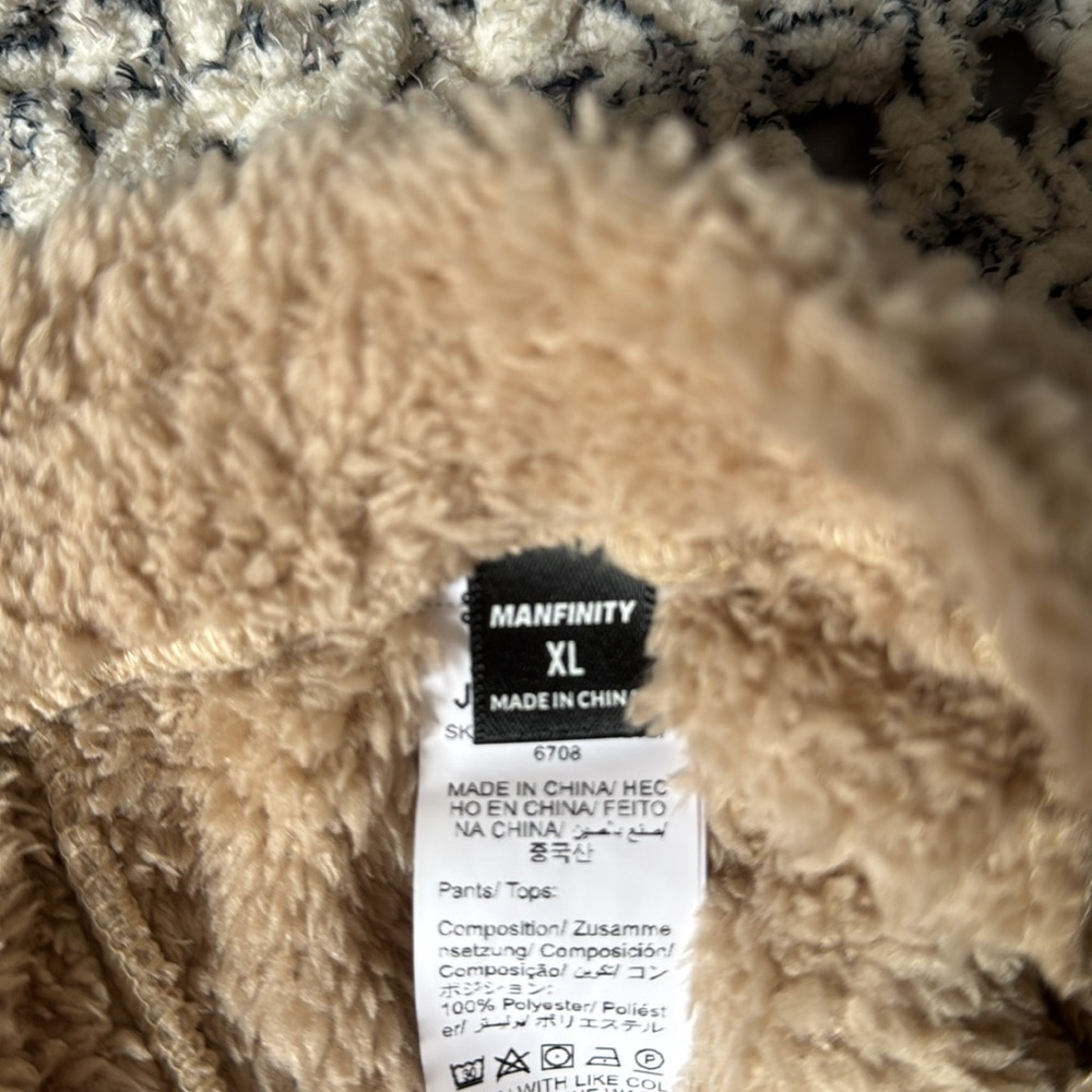 Sherpa Teddy Fleece Shorts - Picture 4 of 4